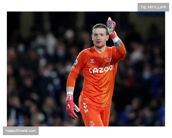 穆尼奥斯首开纪录皮克福德多次神扑英超半场水晶宫暂时领先占据优势